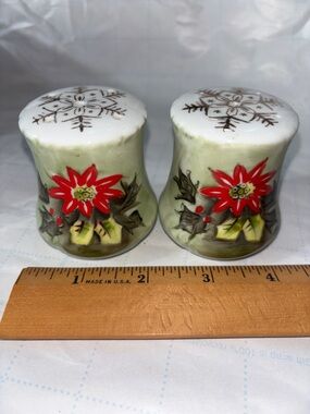 Vintage Lefton Poinsettia Christmas Salt & Pepper Shaker Set-#4390 Japan